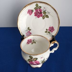 ELIZABETHAN Set Saucer & Tea Cup Vintage Awesome